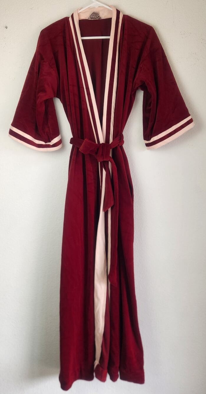 Vintage Christian Dior Lounge Wear Velour Robe in Burgundy Size XS/Small Belt